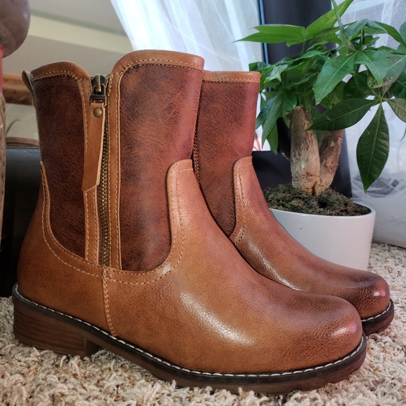 Vangelo Cognac Brown Ankle Boots - Picture 2 of 9